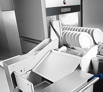 Mycí linka HOBART FLOW Line s automatickým systémem přepravy podnosů