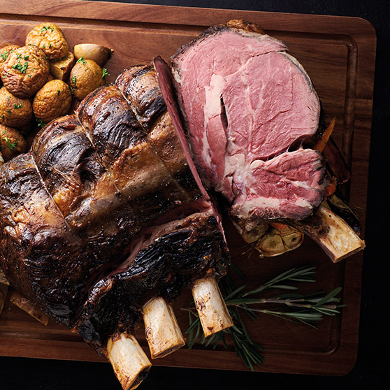 Perfektně připravené maso s bramborami, uvařené v HOBART CHEF'S COMBI.