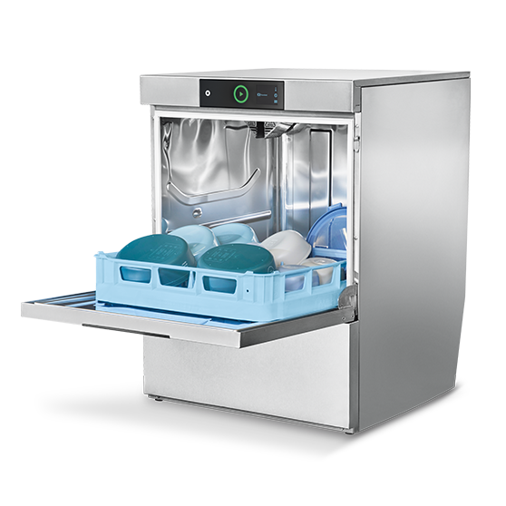 HOBART podstolová myčka z nerezové oceli s otevřenými dvířky a košem plným talířů a misek, vybavená moderním ovládacím panelem a úspornou technologií pro gastronomii a velké kuchyně.